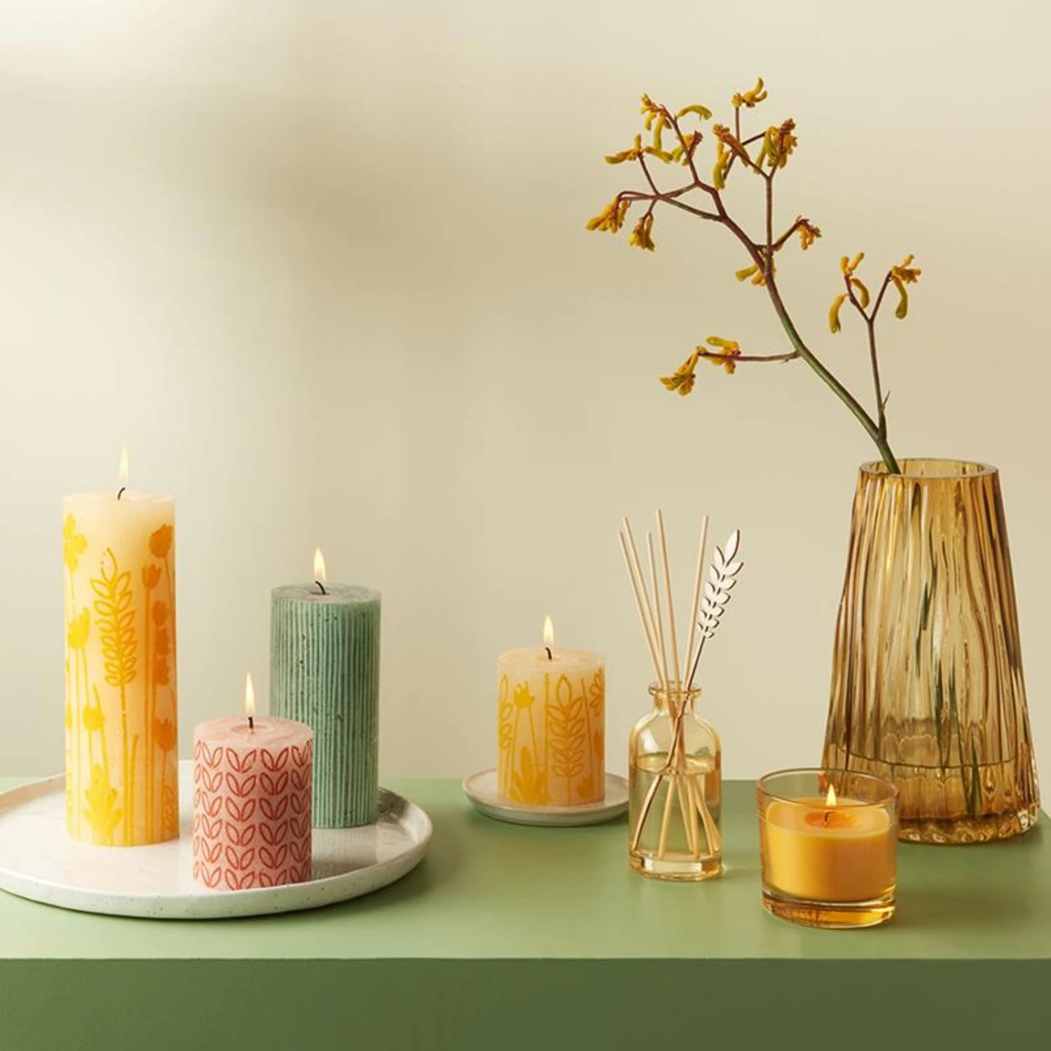 Bolsius Silhouette Stompkaars Botergeel Met Print 80x68 Mm 2 Bolsius Silhouette Stompkaars Botergeel Met Print 80x68 Mm - Afbeelding 2