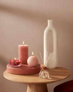 Bolsius - Rustieke Kaars - 4 Stuks - Licht Roze Met Print - 13cm - Paasdecoratie 6 Bolsius - Rustieke Kaars - 4 Stuks - Licht Roze Met Print - 13cm - Paasdecoratie -Bolsius 960x1200 13